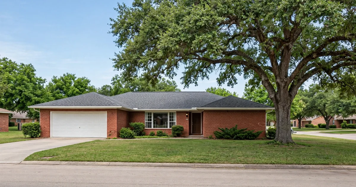 Country Place roof repair in Pearland: suburban home with architectural shingle roof
